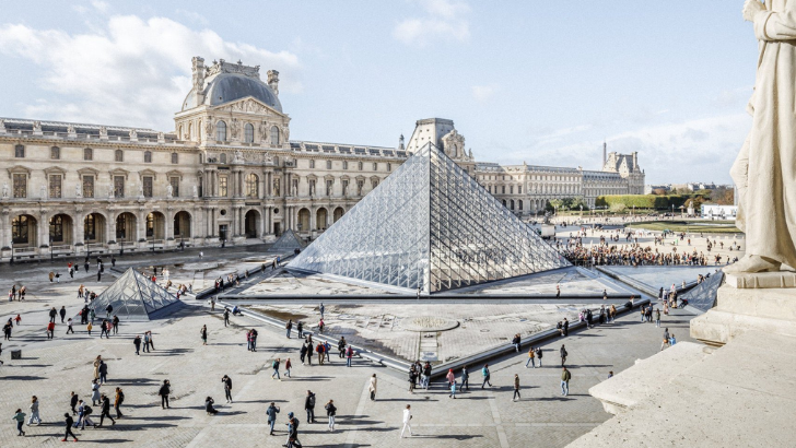 https://www.salarnews.in/public/uploads/images/newsimages/maannewsimage19102025_231205_Louvre Museum (2).png